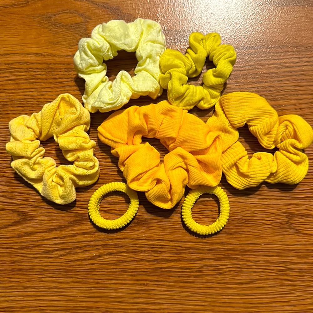 7 pc hair bows.